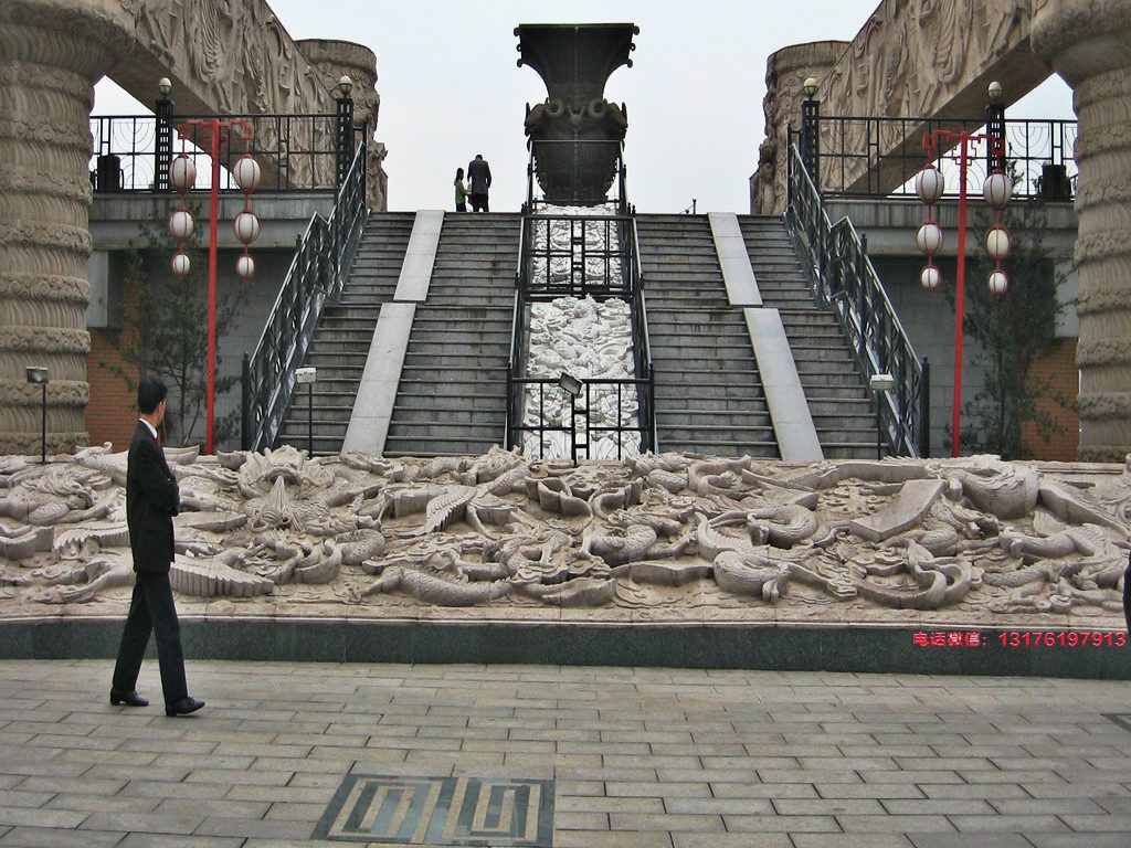 九龙御道丹陛石浮雕壁画让建筑物间的连接顺畅