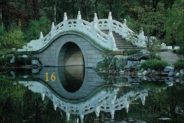 石雕栏杆也叫栏板，石栏杆，宋代称&ldquo;勾栏&rdquo;，多用于须弥座式台基上，也有用于普通台基上。石雕栏杆一般由望柱、栏板和地袱