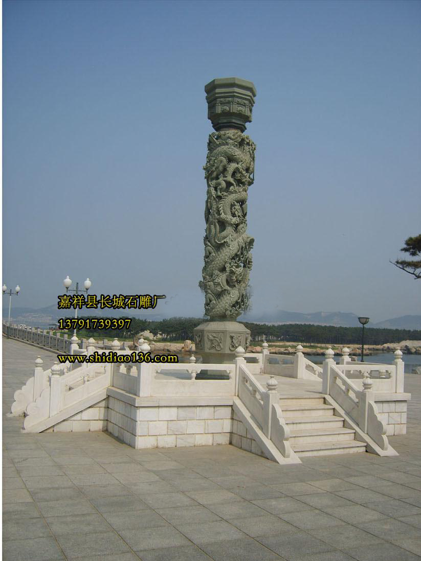石雕龙柱雕刻的独具匠心，刚劲有力，龙首鹿呈现了吉祥如意，他也是我国龙柱雕刻的代表，这几根龙柱雕刻我们石雕厂花费了很大的心血，也成为了石雕龙柱雕刻的楷模。