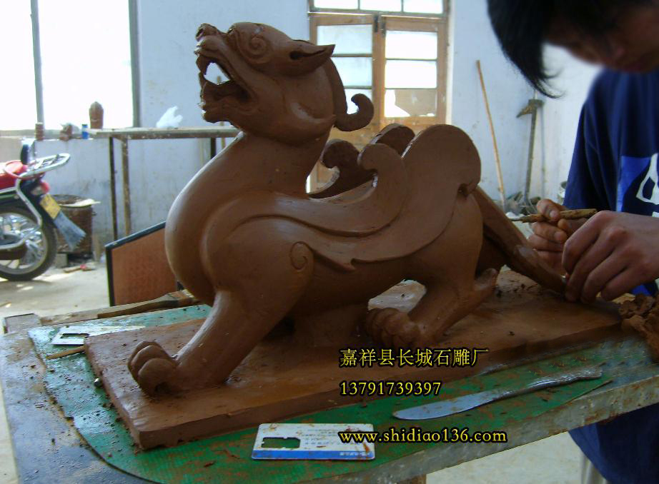 这是我们去年夏天为客户设计的石雕貔貅泥塑像。