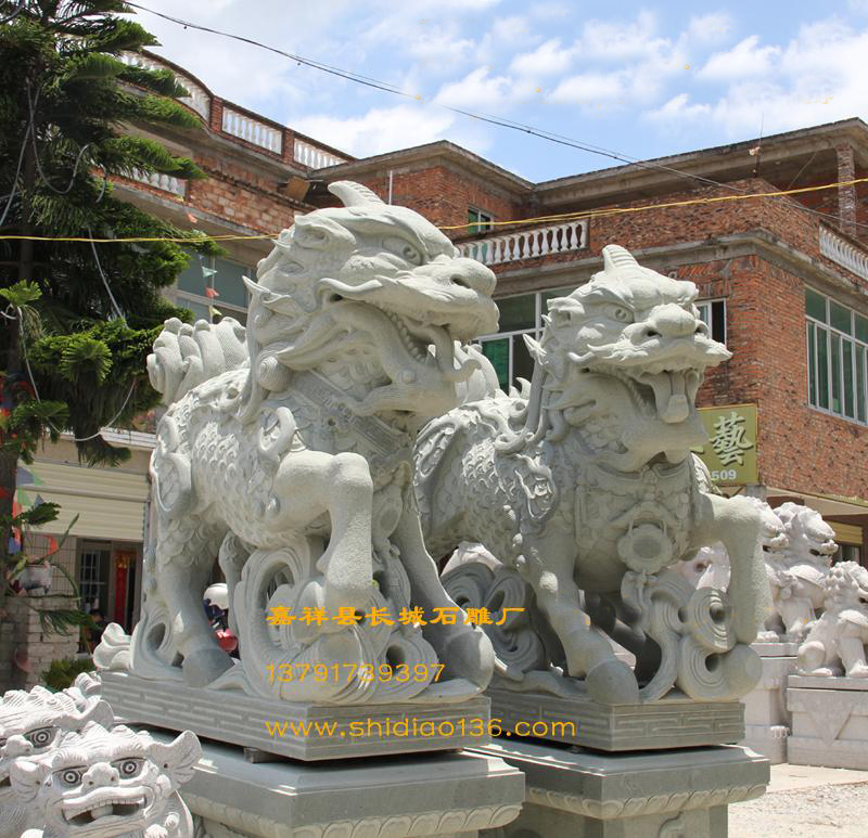 花岗岩石麒麟雕刻造型。