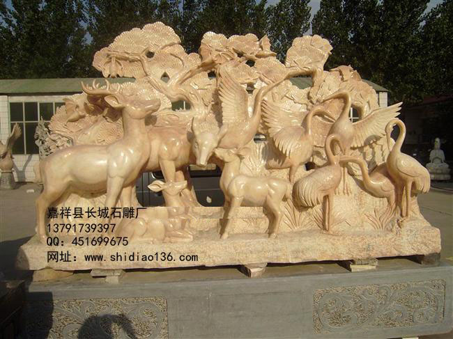 石雕鹿和鹤都是风水中代表健康长寿的灵物。鹿童、鹤童仙子是老寿星南极仙翁坛下的高徒。&ldquo;鹿鹤衔芝&rdquo;吉祥物，梅花鹿卧一大寿桃旁，一仙鹤并立，鹿鹤共同衔一颗灵芝仙草。寓示延年益寿、健康吉祥、永葆青舂。